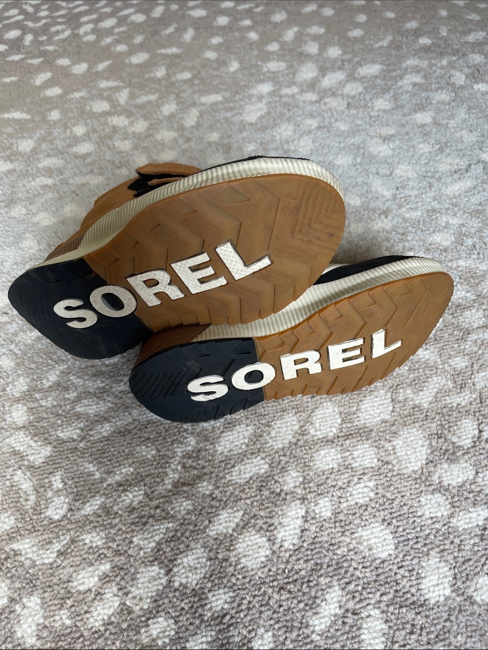 Sorel Kids Black and Brown Suede Duck Boots - Picture 4 of 5